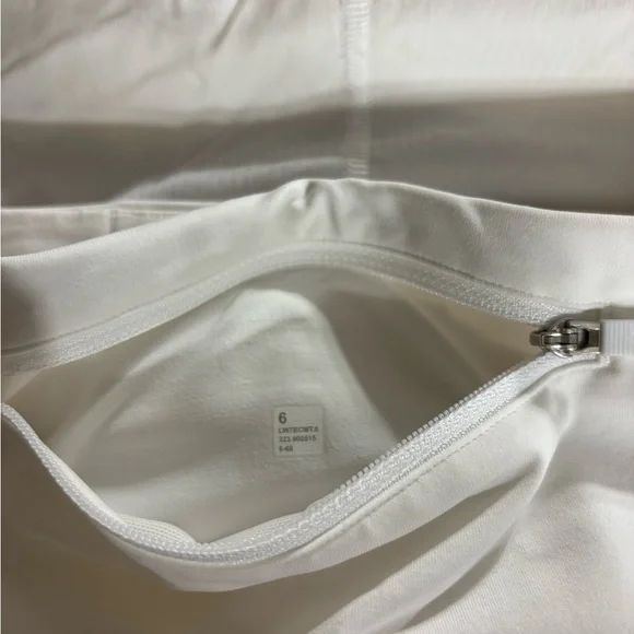 Lululemon Athletica Women's White Speed Up Shorts - Picture 5 of 8